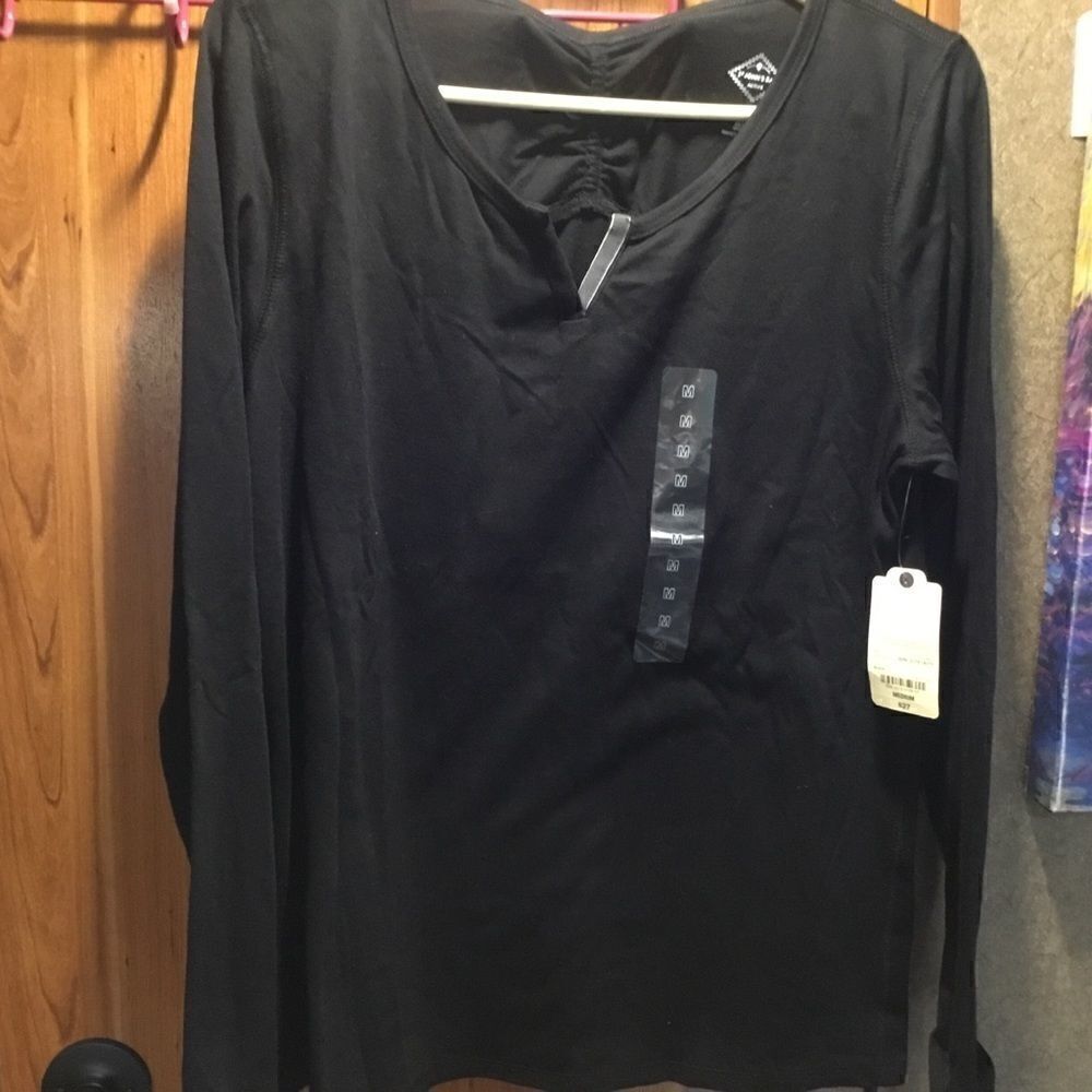 NWT. St. John’s Bay Womens Sz. M Long Sleeve Top